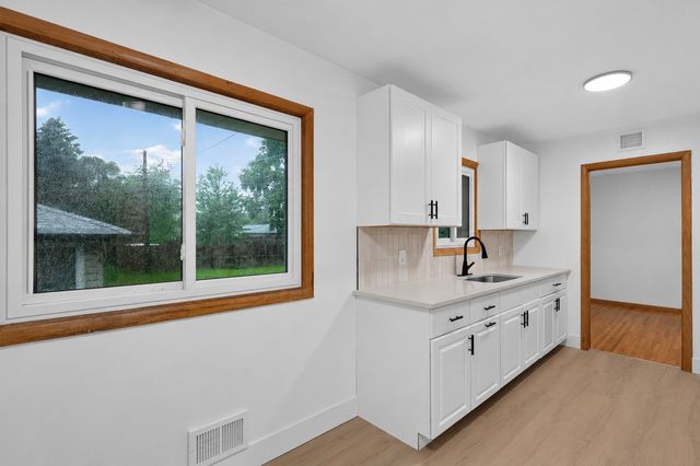 6231 France Avenue N, Brooklyn Center, MN 55429