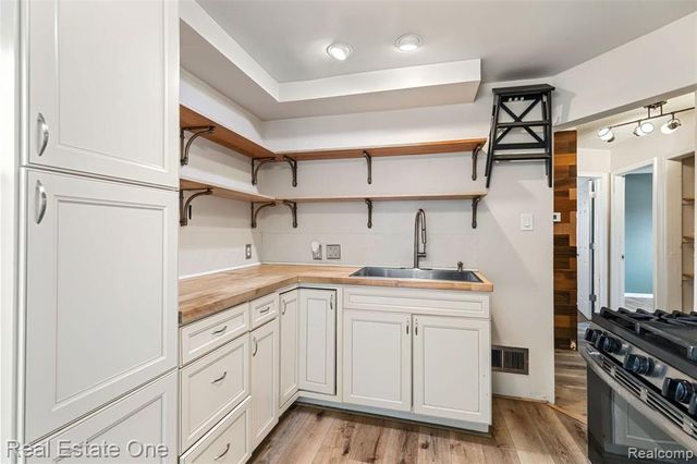 863 Harrison Boulevard, Lincoln Park, MI 48146