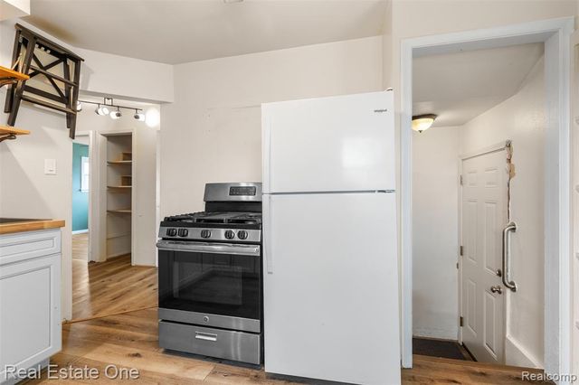 863 Harrison Boulevard, Lincoln Park, MI 48146