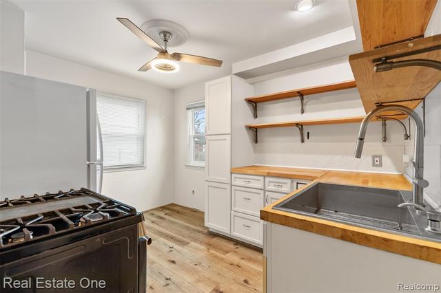 863 Harrison Boulevard, Lincoln Park, MI 48146