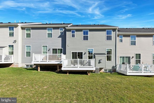 102 STERLING DR, East Norriton, PA 19401