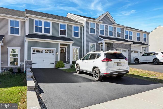 102 STERLING DR, East Norriton, PA 19401