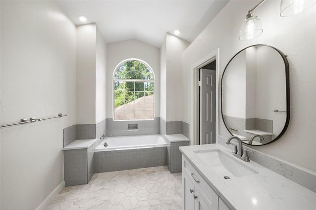 18 Hawkseye Place, The Woodlands, TX 77381