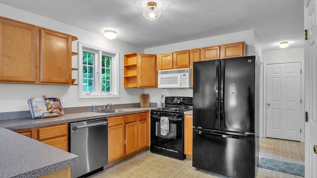 117 Bradley Ave, Haverhill, MA 01832