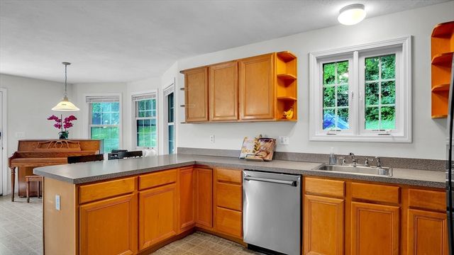 117 Bradley Ave, Haverhill, MA 01832