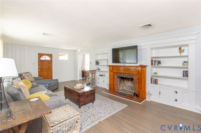 6319 Pole Green Rd, Mechanicsville, VA 23116