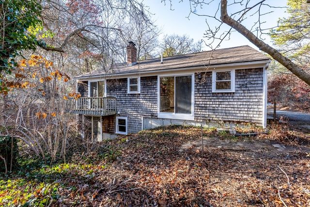 4 Lan Rd, Sandwich, MA 02563