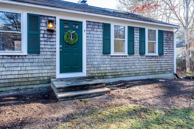 4 Lan Rd, Sandwich, MA 02563