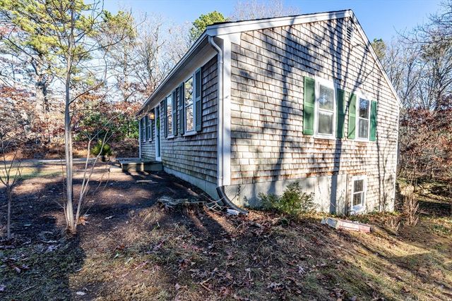 4 Lan Rd, Sandwich, MA 02563