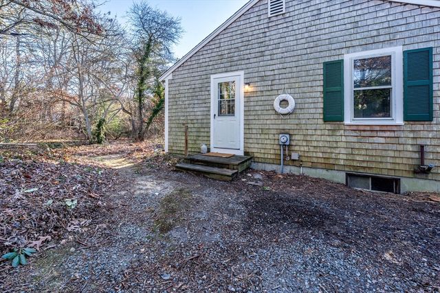 4 Lan Rd, Sandwich, MA 02563
