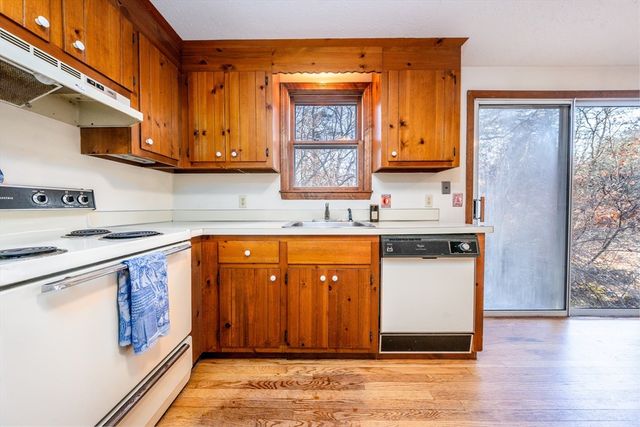 4 Lan Rd, Sandwich, MA 02563