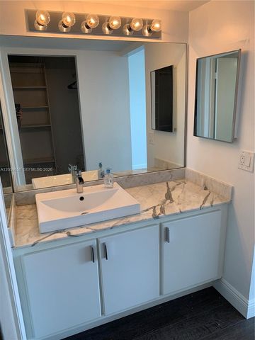 600 NE 36th St 1017, Miami, FL 33137