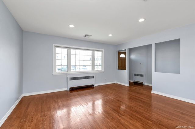 689 Pleasant Avenue, Westbury, NY 11590