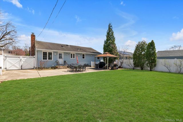 689 Pleasant Avenue, Westbury, NY 11590