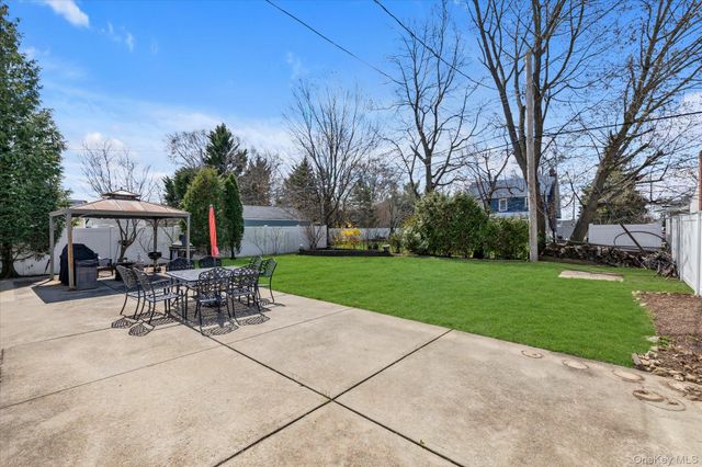 689 Pleasant Avenue, Westbury, NY 11590