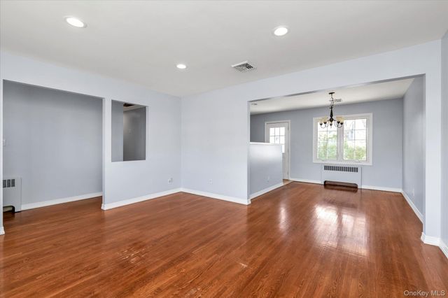 689 Pleasant Avenue, Westbury, NY 11590