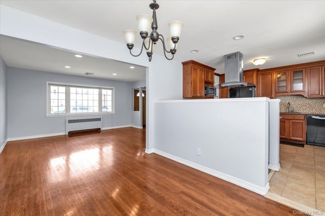 689 Pleasant Avenue, Westbury, NY 11590
