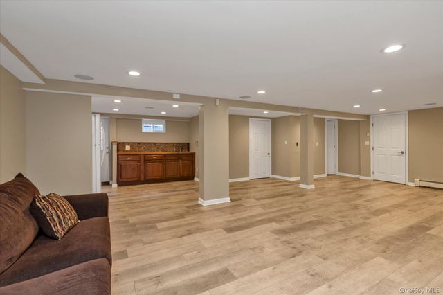 689 Pleasant Avenue, Westbury, NY 11590