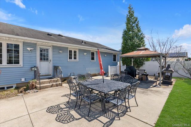 689 Pleasant Avenue, Westbury, NY 11590