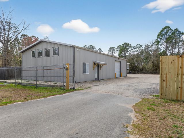 60 McDaniels Fishcamp Road, Freeport, FL 32439