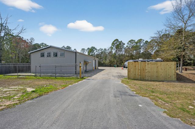 60 McDaniels Fishcamp Road, Freeport, FL 32439