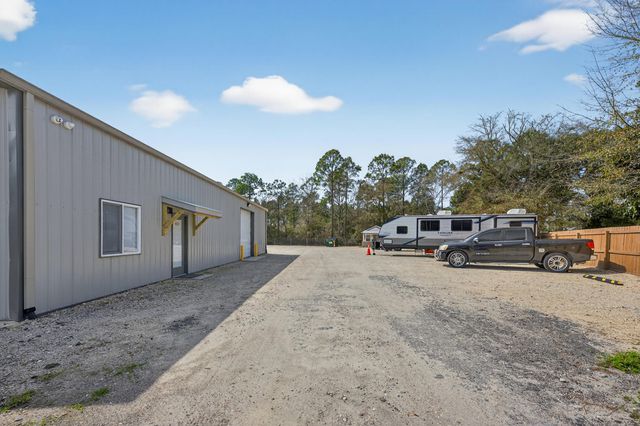 60 McDaniels Fishcamp Road, Freeport, FL 32439