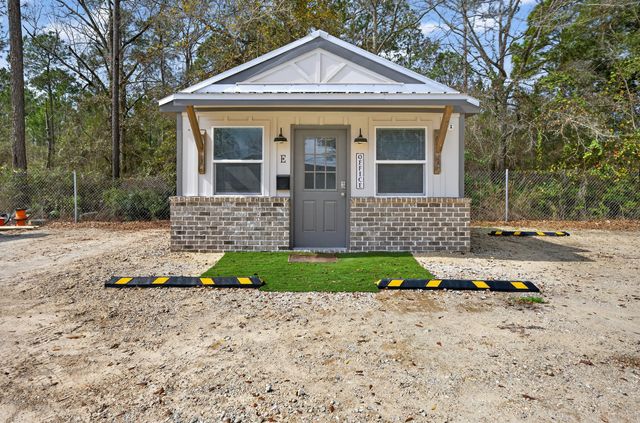 60 McDaniels Fishcamp Road, Freeport, FL 32439
