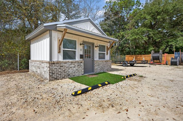 60 McDaniels Fishcamp Road, Freeport, FL 32439