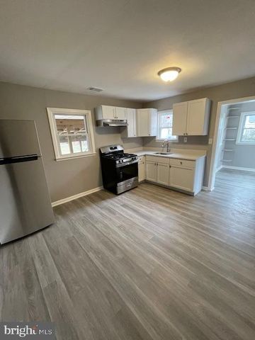 8101 DUKIE AVE, Dundalk, MD 21222