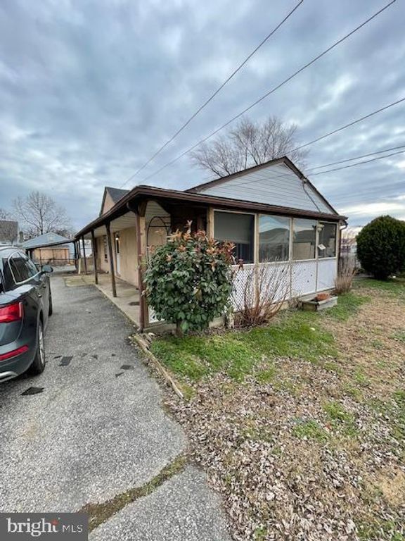 8101 DUKIE AVE, Dundalk, MD 21222