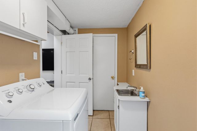 606 Grace Street NE, Albuquerque, NM 87123