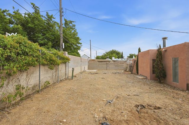 606 Grace Street NE, Albuquerque, NM 87123