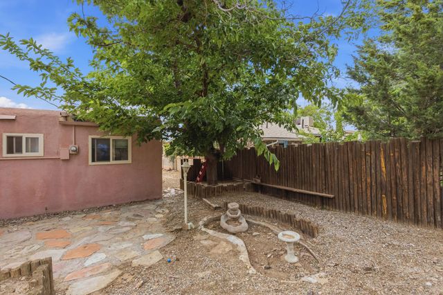 606 Grace Street NE, Albuquerque, NM 87123