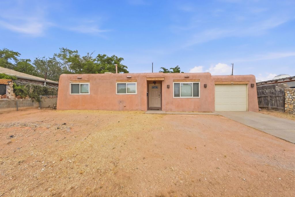 606 Grace Street NE, Albuquerque, NM 87123