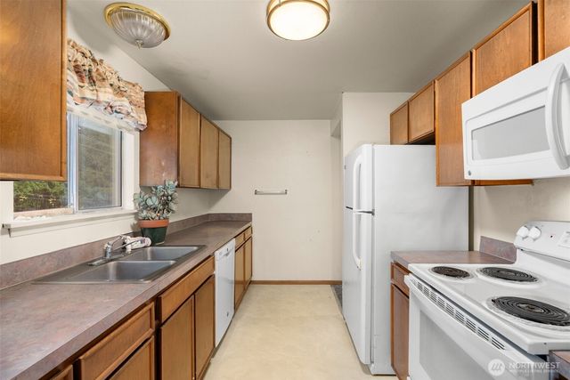 6091 NE Twin Spits Road, Hansville, WA 98340