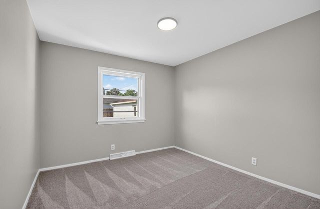 1008 Saxony DRIVE, Racine, WI 53402