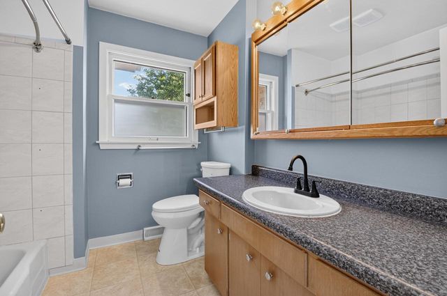 1008 Saxony DRIVE, Racine, WI 53402