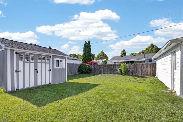 1008 Saxony DRIVE, Racine, WI 53402