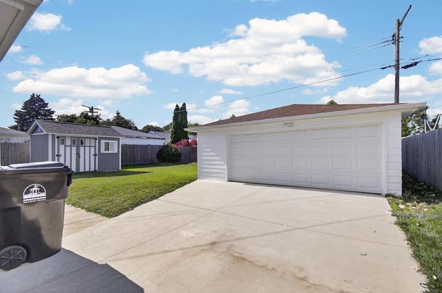 1008 Saxony DRIVE, Racine, WI 53402