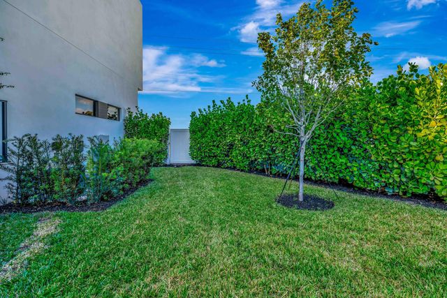 1901 Dock Street, West Palm Beach, FL 33401