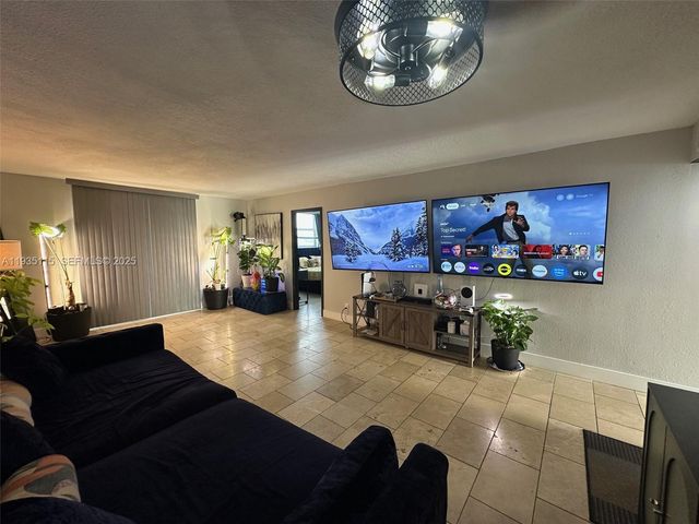 2903 N Miami Beach Blvd 409, North Miami Beach, FL 33160