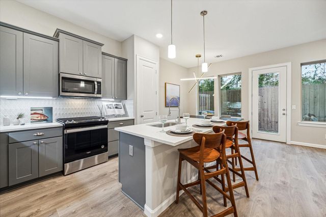 812 Glowing Dawn Drive, Houston, TX 77018