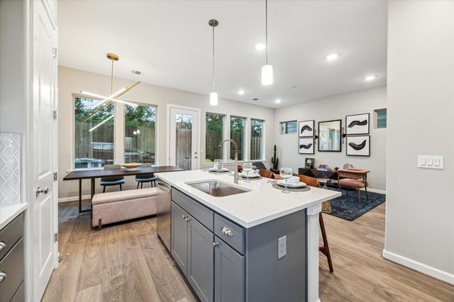 812 Glowing Dawn Drive, Houston, TX 77018