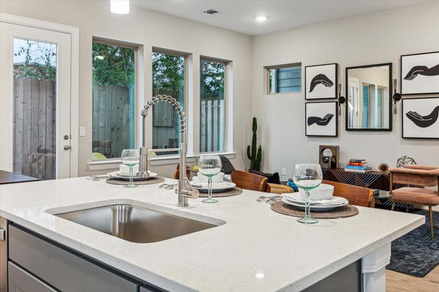 812 Glowing Dawn Drive, Houston, TX 77018