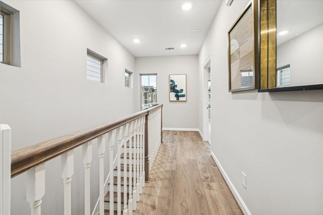 812 Glowing Dawn Drive, Houston, TX 77018