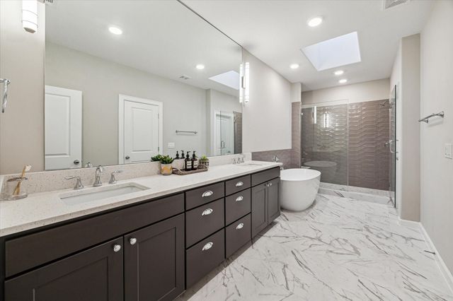 812 Glowing Dawn Drive, Houston, TX 77018