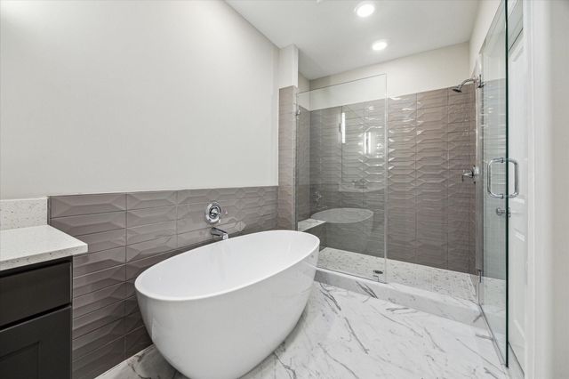 812 Glowing Dawn Drive, Houston, TX 77018