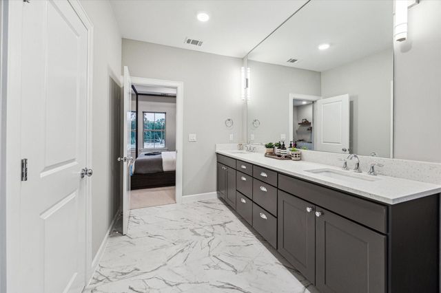 812 Glowing Dawn Drive, Houston, TX 77018