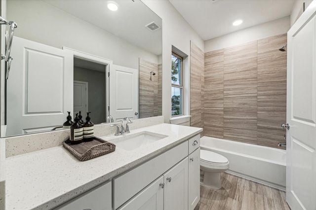 812 Glowing Dawn Drive, Houston, TX 77018