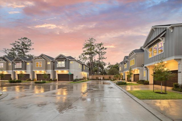 812 Glowing Dawn Drive, Houston, TX 77018